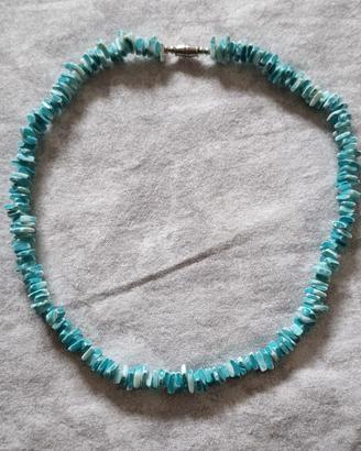Collana con pietre azzurre/bianche