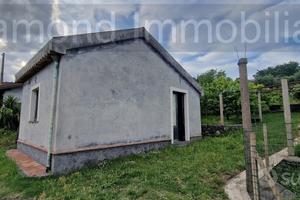 Casa di campagna con terreno a Santa Venerina