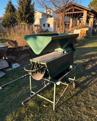 Macchina per macinare uva