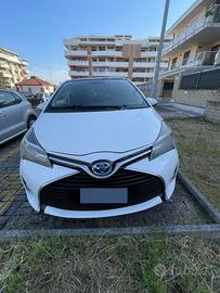 Toyota yaris ibrida mod. Style