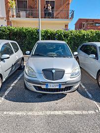 lancia y 