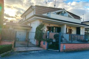 PORZIONE DI BIFAMILIARE A LARIANO