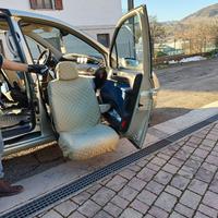 Sedile auto per disabili con telecomando