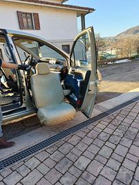 Sedile auto per disabili con telecomando