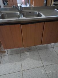 lavello in acciaio 