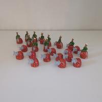 Lotto 23 mini statuine vintage in terracotta