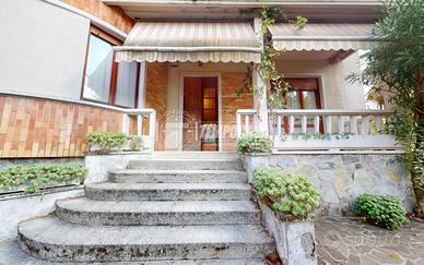 Villetta indipendente di quattrolocali in pieno ce