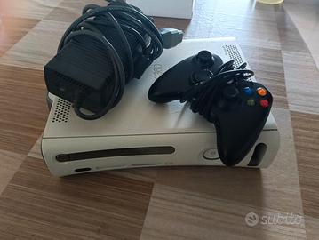 Xbox 360 + Alimentatore + Joypad