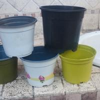 Cinque vasi colorati in Plastica