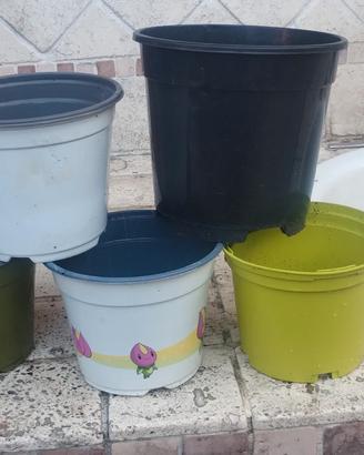 Cinque vasi colorati in Plastica