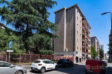Appartamento di 130 m² con 4 locali e box auto a M