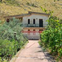 Casa, Santa Cristina Gela.