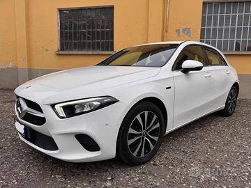 MERCEDES-BENZ A 250 SPORT AUYOMATICA EQ-Power 4p