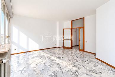 BERGAMO - ZONA CENTRALE - AMPIO TRILOCALE CON DUE