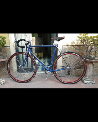 Bicicletta da corsa vintage colnago