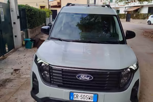 Ford Tourneo Courier Titanium cactus grey