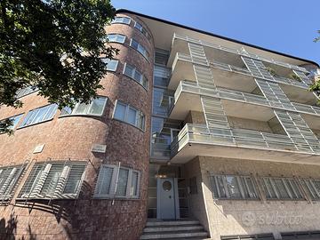 Ultimo piano nel "PALAZZO DI VETRO" - Piazza del
