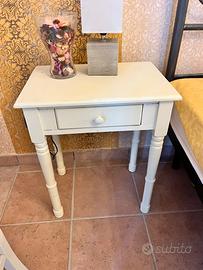 Comodini beige chiaro in legno