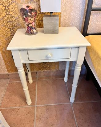 Comodini beige chiaro in legno