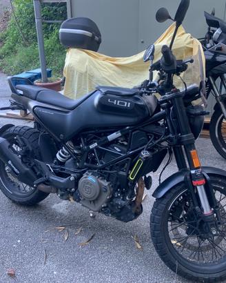 Husqvarna Svartpilen 401 (2023) 5500 km come nuova