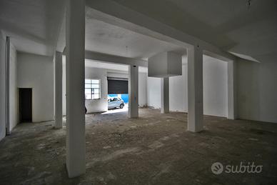 Locale commerciale 150 mq a Gravina centro