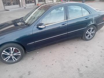 Macchina Mercedes 220 anno 2004 c2200