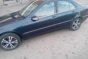 Macchina Mercedes 220 anno 2004 c2200