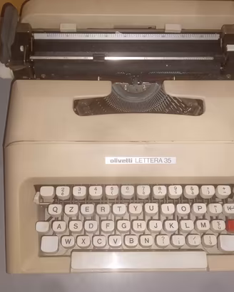 Macchina da scrivere Olivetti Lettera 35