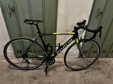 Bici da corsa Focus full carbon taglia M