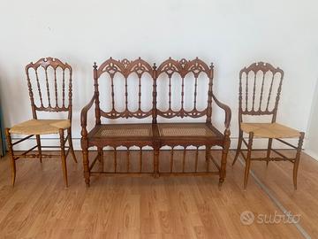 Set d’epoca: divanetto neo gotico e due sedie