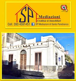 Palazzo Ristrutturato Angolare con Giardino