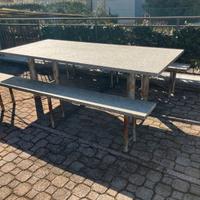 Tavolo da esterno in granito con panchine