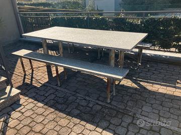 Tavolo da esterno in granito con panchine