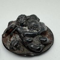 Coppia bronzetti ‘800 con putti su leone