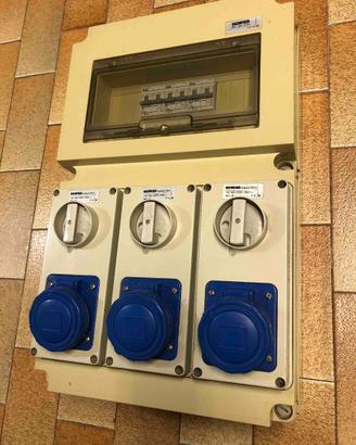 Quadro 3 prese 2x16 A - 10kA