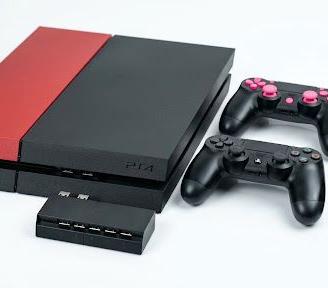 PlayStation 4 (PS4) + 2 Controller e Set Accessori