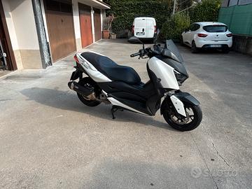 Yamaha Xmax 300