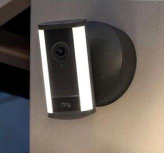 Ring videocamera Pro con faretti cablata esterni