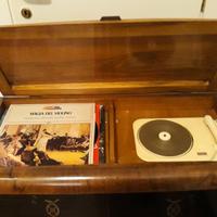 mobile con radio e bar