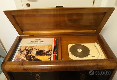 mobile con radio e bar