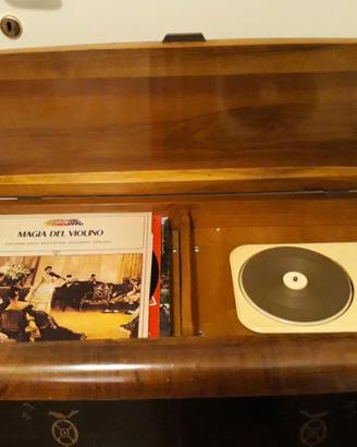 mobile con radio e bar