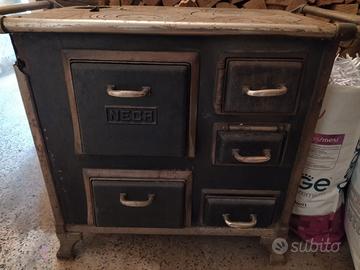 Vecchia stufa a legna 