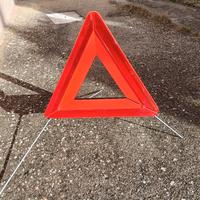Triangolo per auto 