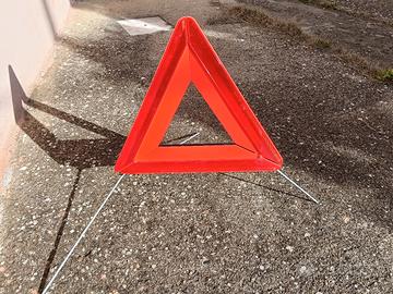 Triangolo per auto 