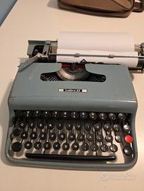 Macchina da scrivere Olivetti Lettera 22 custodia