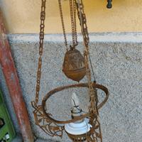 vecchio lampadario in ferro 