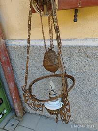 vecchio lampadario in ferro 