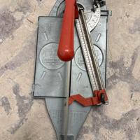 Taglia piastrelle Montolit 44x44