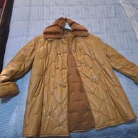 Cappotto in pelle con collo pelliccia