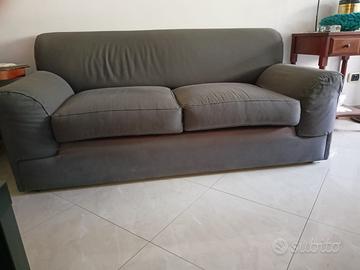 Divano due posti grigio